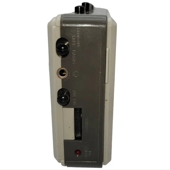 Vintage Sonic FXB Bass Boost Am/Fm Stereo Cassette Player - Picture 7 of 13